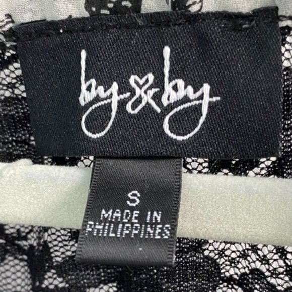 by & by Lace-back Ruffle-front Sleeveless Blouse with Liner - Picture 3 of 7